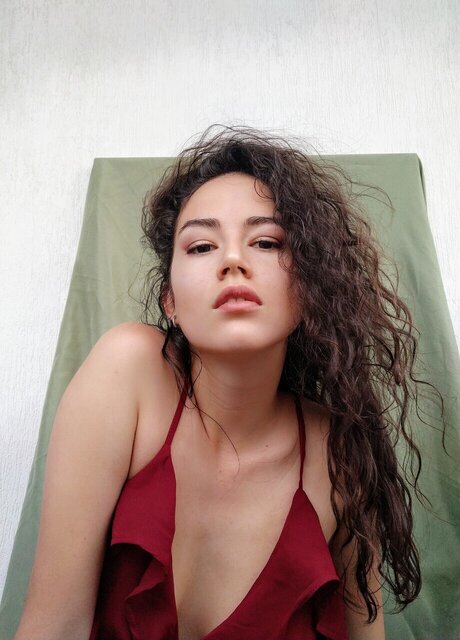 Samantha Mendez star sexy photo