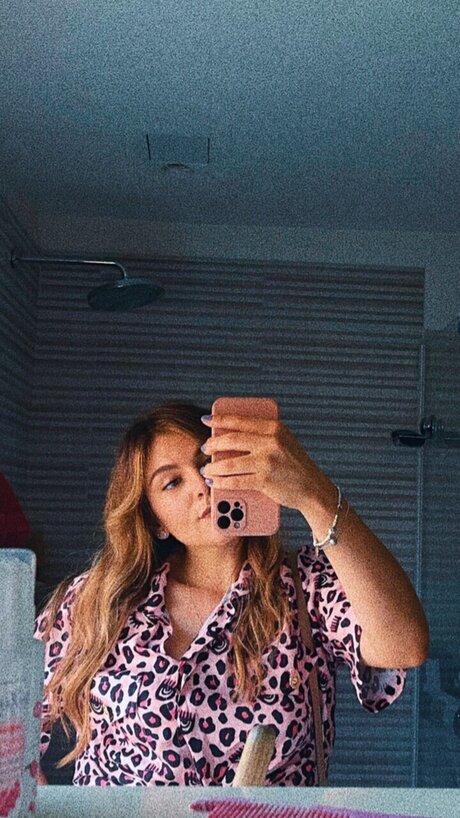 Sweety_ pretty model image