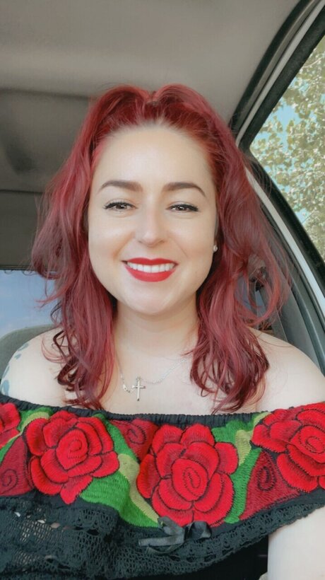 LoveyLiz erotic model pics