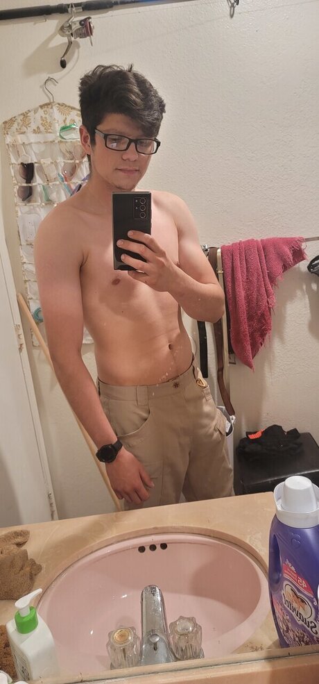 LuisGG nude model images