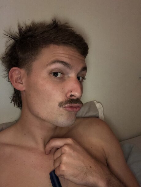 Slipping Willy naked actress image