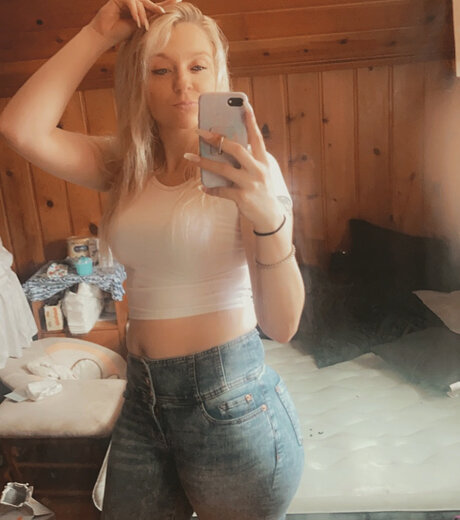 BooskiBaby model naked images