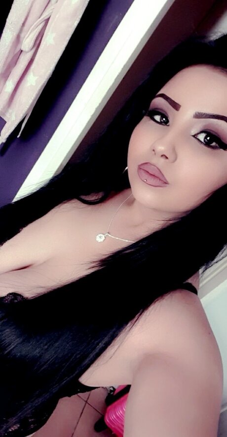 Adriana1998 model hd photo