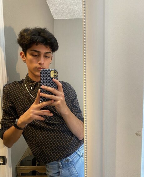 alejandro sexy star photo