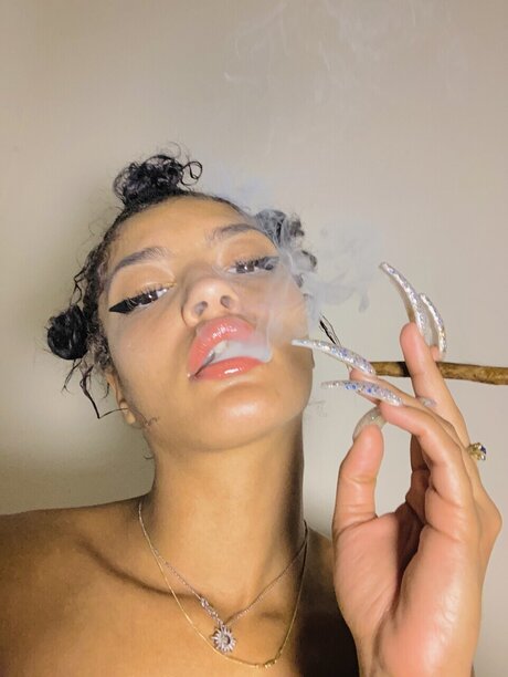 Naniiakuaxx porn actress photo