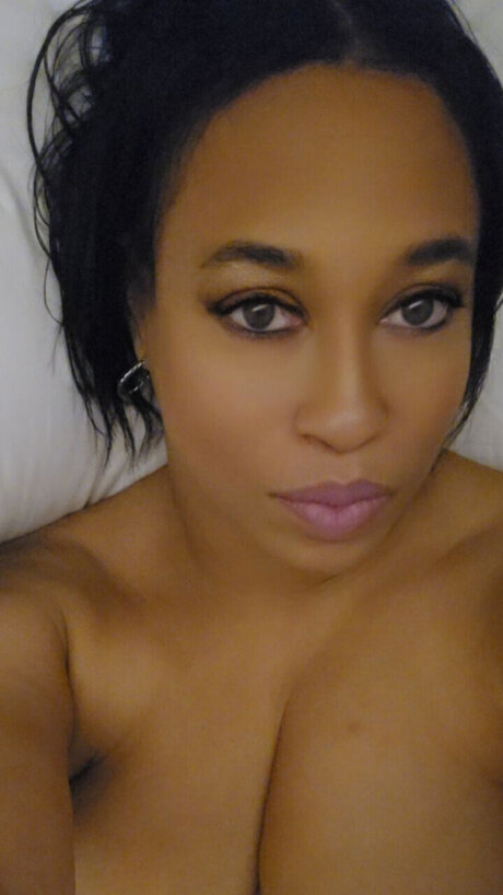 SweetTea star erotic photo