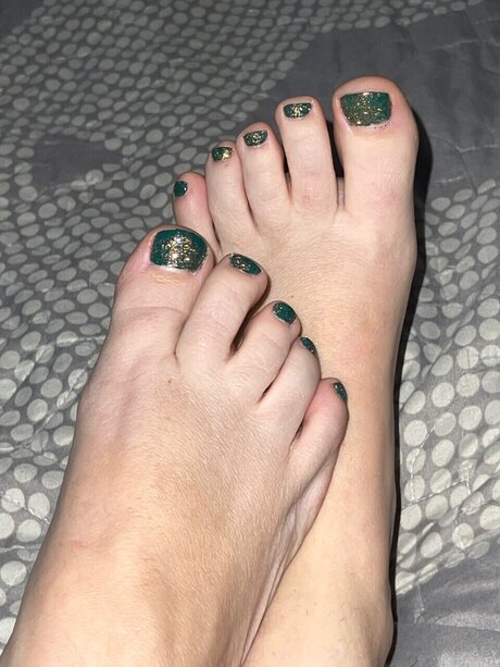 Footgirl86 exclusive star pic