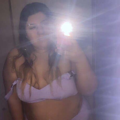 Curvysize naked pornstar photo