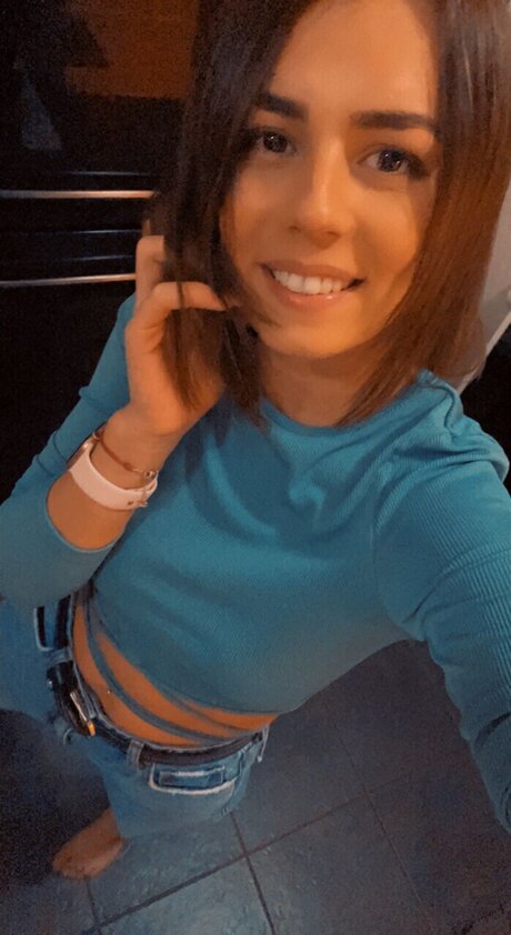 BeeCote model sex pictures