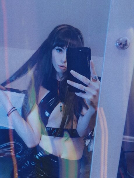 WildWillow model sex photos