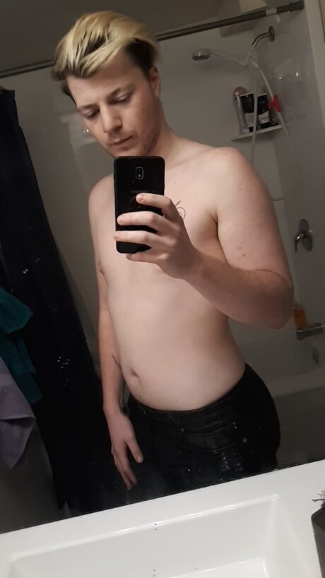 Grey Dinsdale sexy model photo