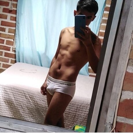 Roberth model porn pic