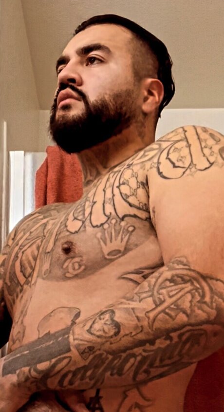 TUPAPI_ star nude photo