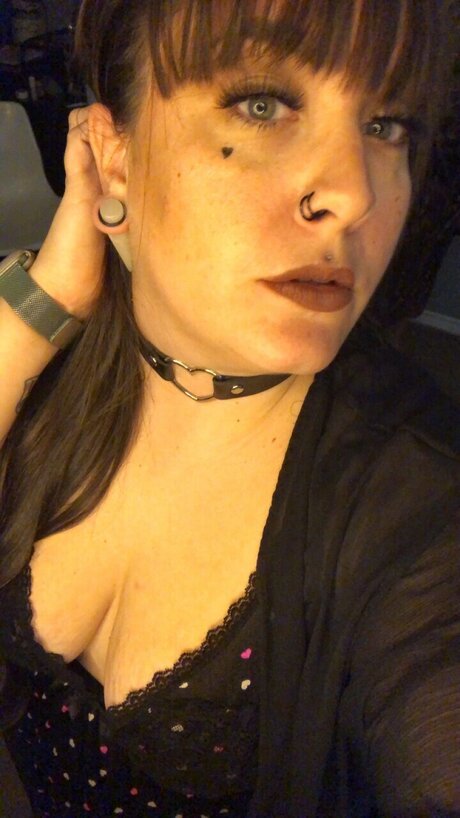 Deezzznutz16 nude pornstar photo