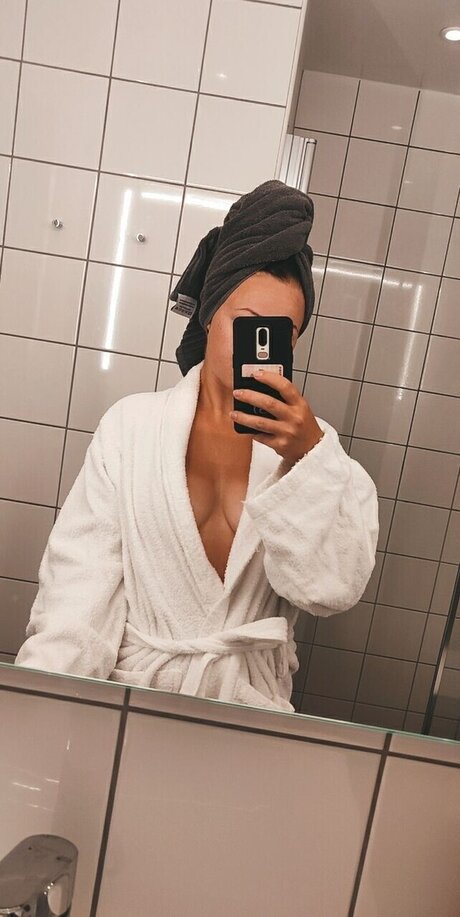 swedishskimaskgirl high quality model img