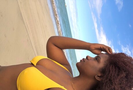 Lesyeuxdeleni pornstar sexy pics