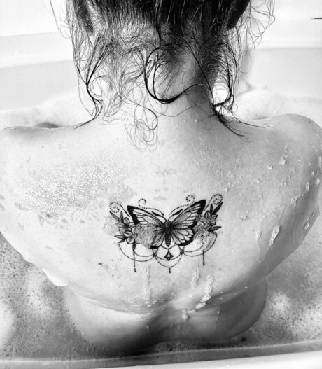 Bathtime Annie model top picture