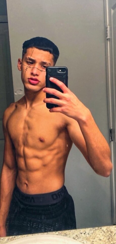 Ares GG pornstar top image