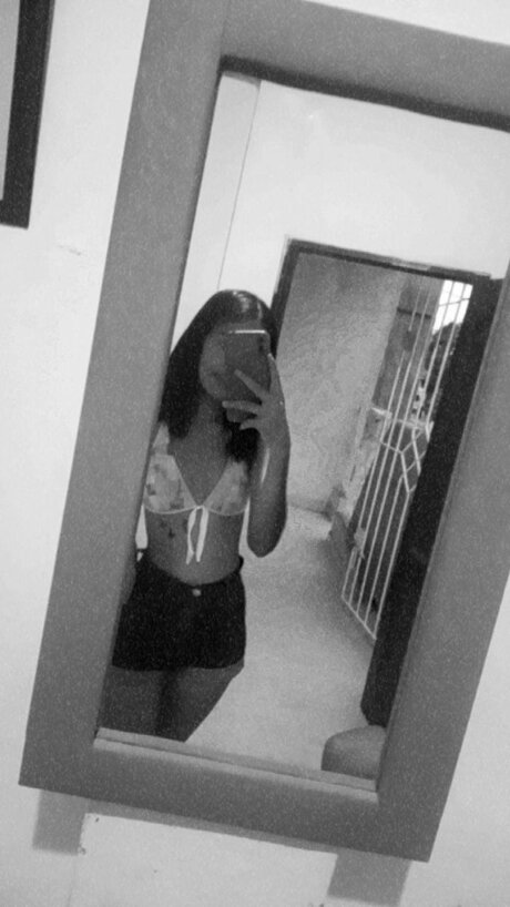 Yiniris nudes star archive