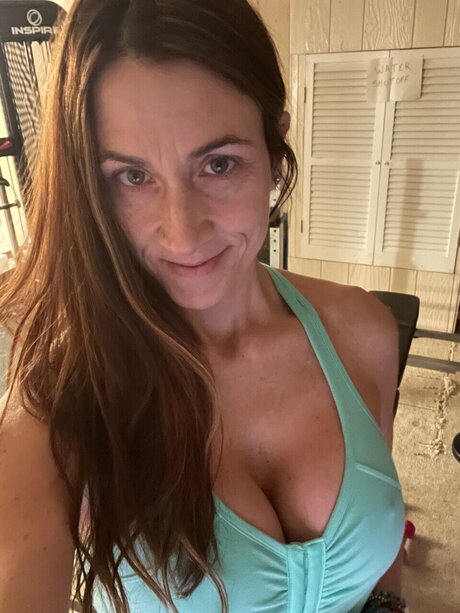 WorksOutWithDogs model xxx gallery