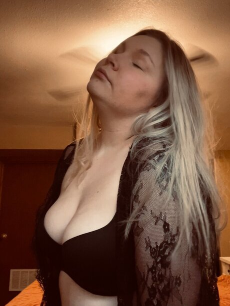 Marigold pretty pornstar image