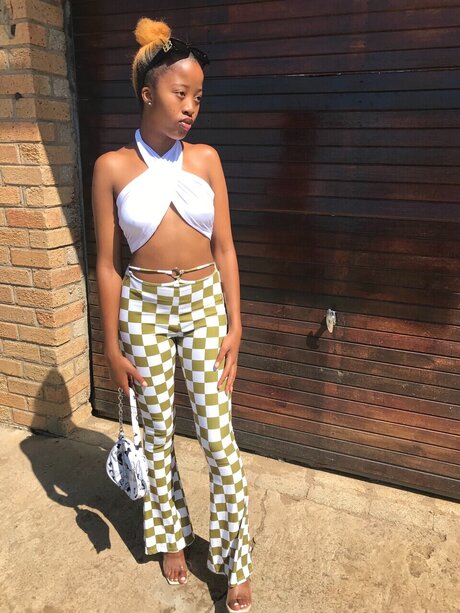 Tragga Yellowest nude pornstar pictures