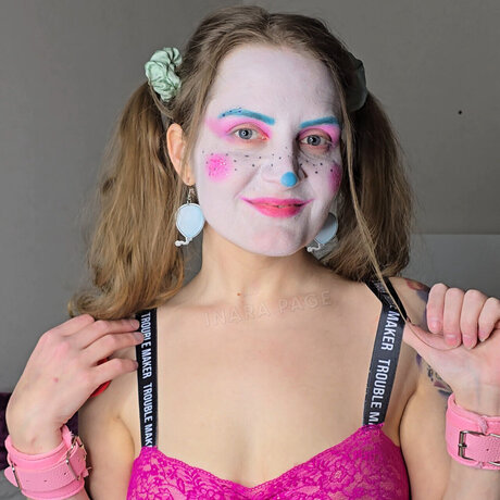 Inara Page aka Squishy the Clown Girl star pretty pictures