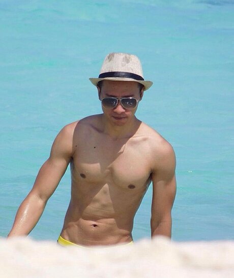 twingo naked model gallery