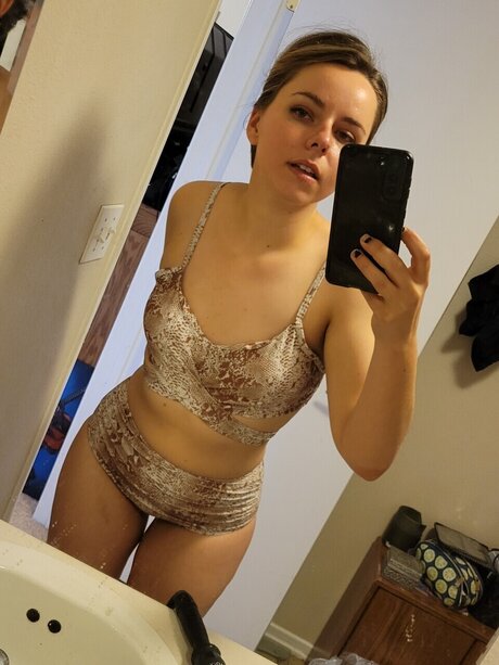 Sparks Model nice actress pictures