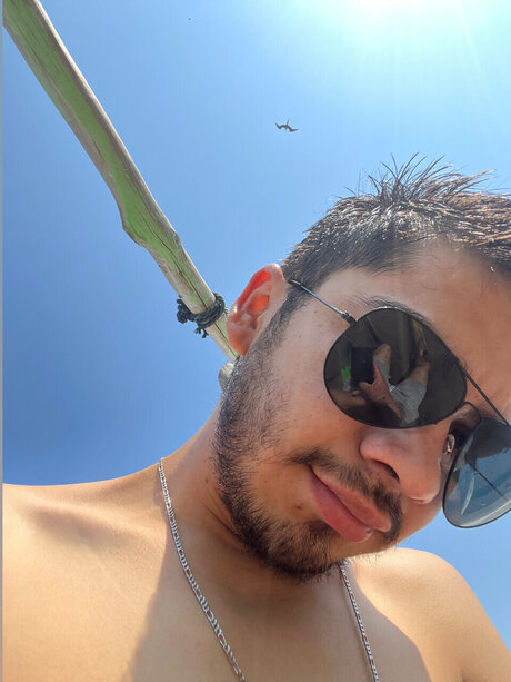 LEON_ naked star galleries