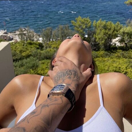 NONCHALANT_ star hot picture