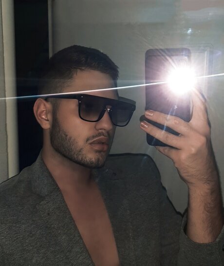 Noah London nudes model image