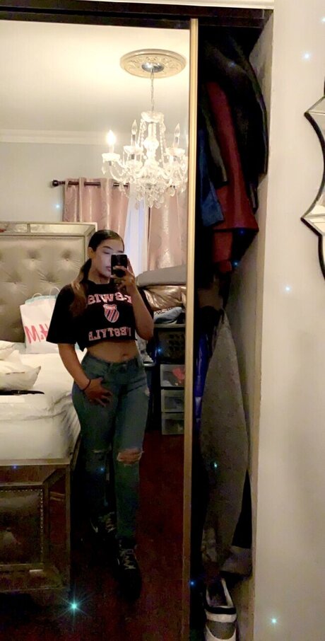 Baby Cakez model top img