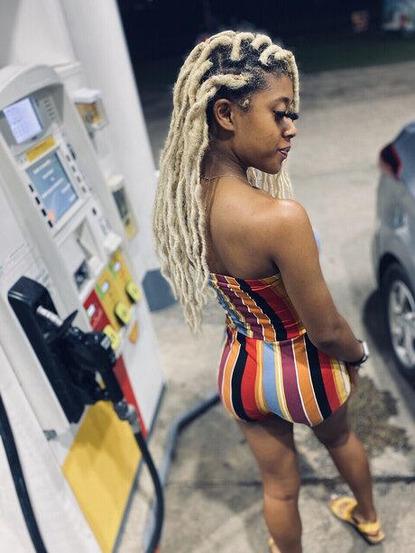 Zillionaire Experience star nude pic