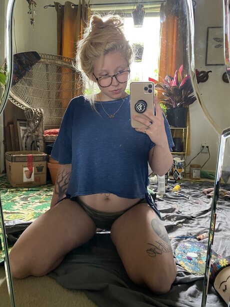 ZoieZaftig model nudes archive