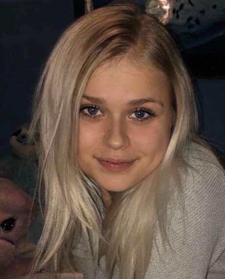 B llroom2803 high quality pornstar images