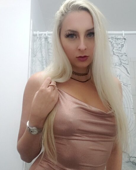 Hezz exclusive model gallery