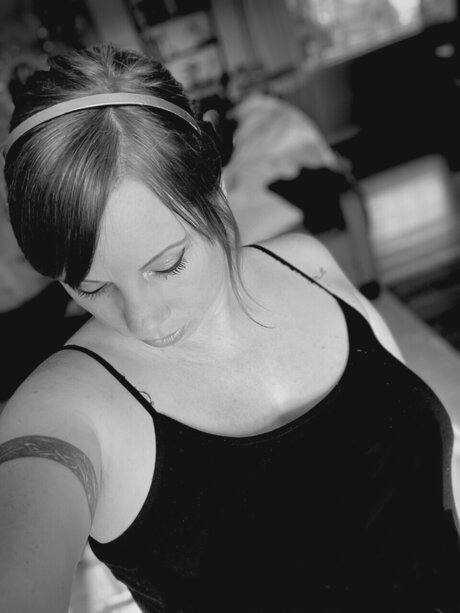 Velouria xxx model pics