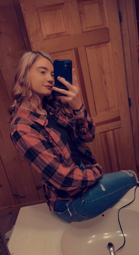 Kaitlin Lloyd hot star galleries