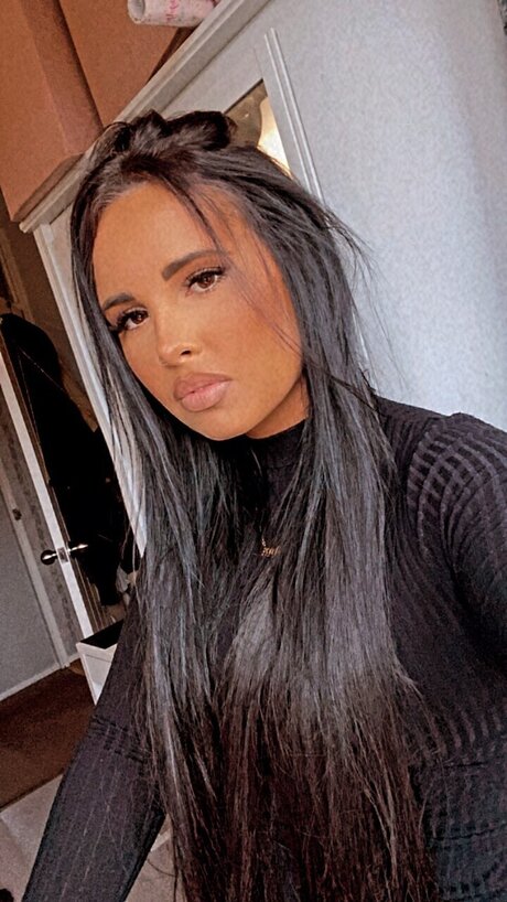 ItsJade pretty model photos