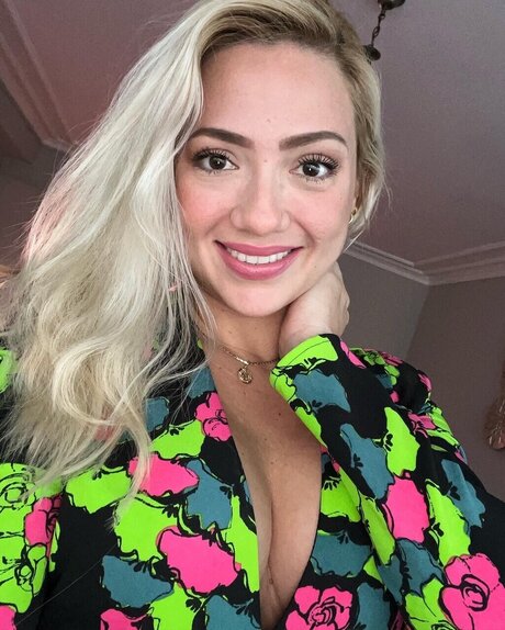 KARITA hd star photo