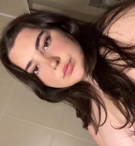 Violet Skye top model img