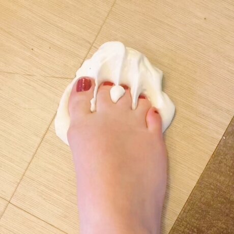 Blondewantsfeet nudes model images