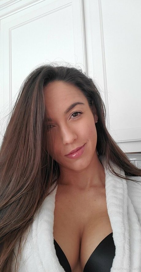 Arianna Marie naked model img