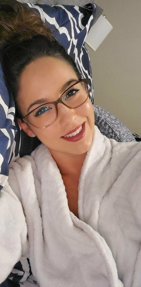 Arianna Marie model naked pics