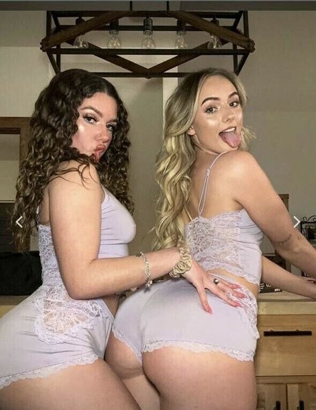 Smwea naked model images