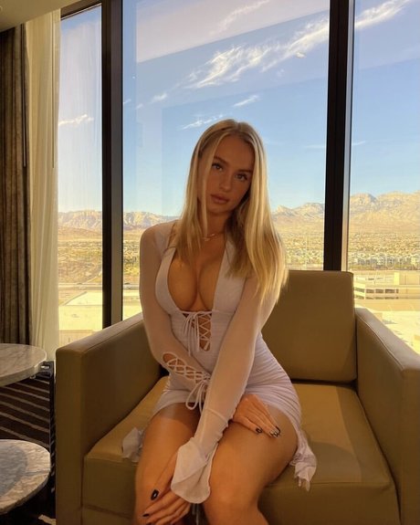 Vega Thompson erotic model picture