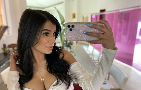 Savannah Sixx star exclusive photos