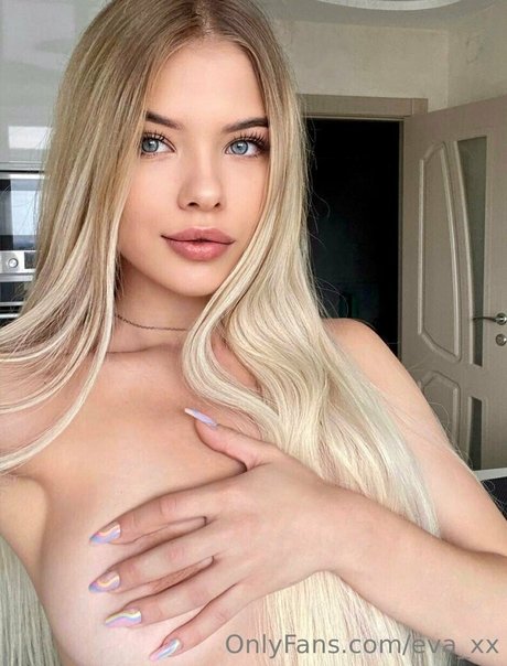 eva xx erotic model pic