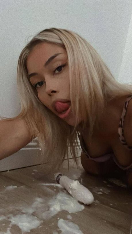 Sandra Trengia hd model pic